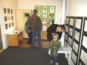 Michael Gladding’s mum and grandparents look at drawings of kina, paintings of Van Gogh’s sunflowers and ephemeral art.