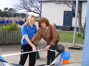 Mayor Staples and senior pupil Hazel Rippey cut the ribbon  on the Nagtahi Hub.