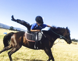 Don’t try this at home. Lucy Marshall running alongside then springs aboard while her pony, Birdie, is in full stride.. The ability to carry out this spectacular mounting successfully only comes from lots of practice. 